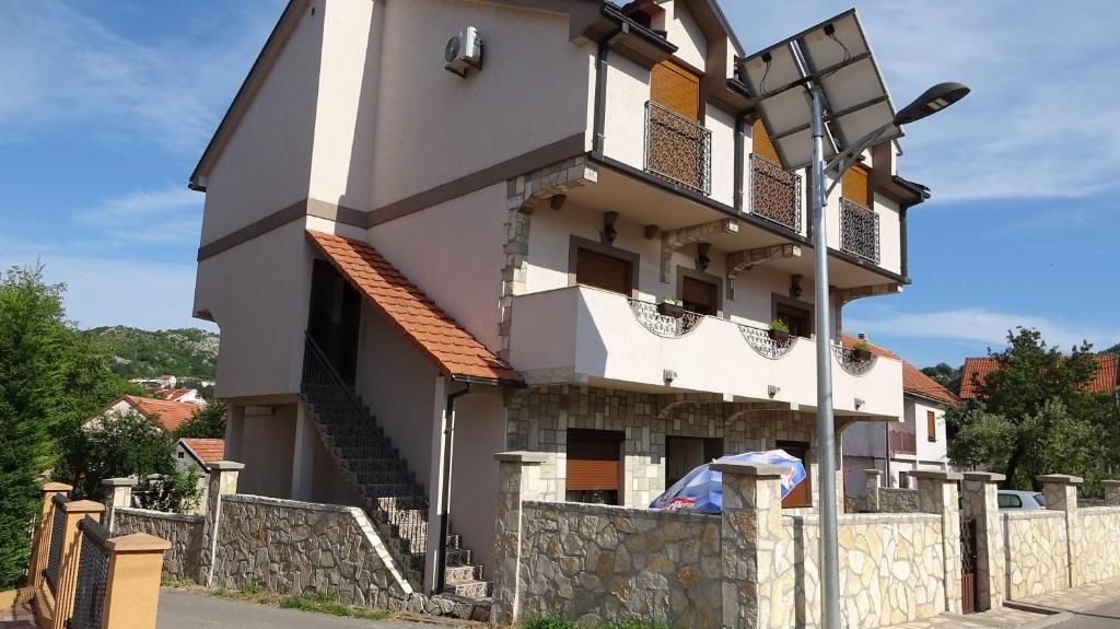 Апартаменты APARTMANI MIA VUKSANOVIC Цетине